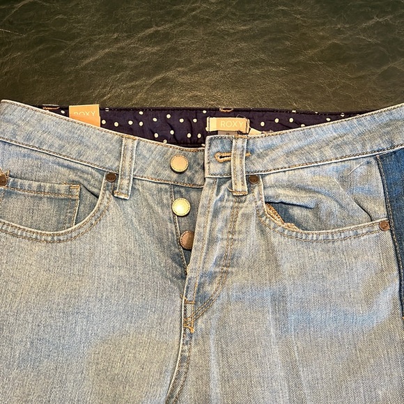 ROXY Boyfriend Jeans~ light/medium wash Size 25! - Picture 3 of 4